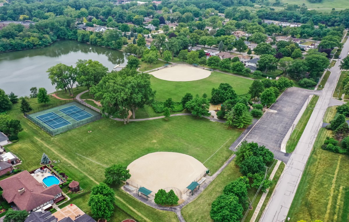 Medinah Elegance Captured: Pix by Painter's Real Estate Photography Brilliance
