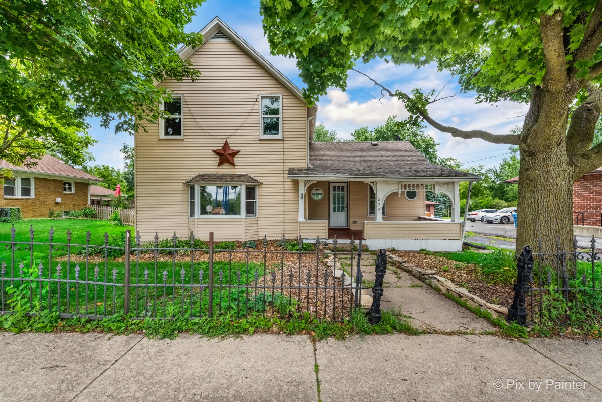 Burlington's Charm in Focus: Pix by Painter's Premier Real Estate Photography 