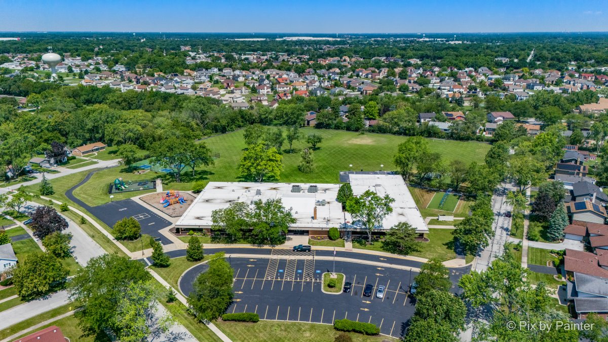 Discover the Appeal of Country Club Hills, Illinois: Elevating Real Estate with Professional Photography 