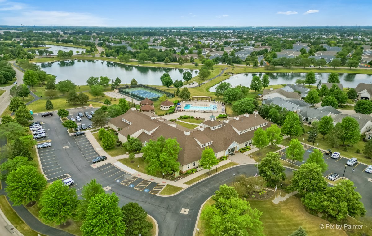 Discover the Charm of Crest Hill, Illinois: Showcasing Real Estate with Professional Photography 