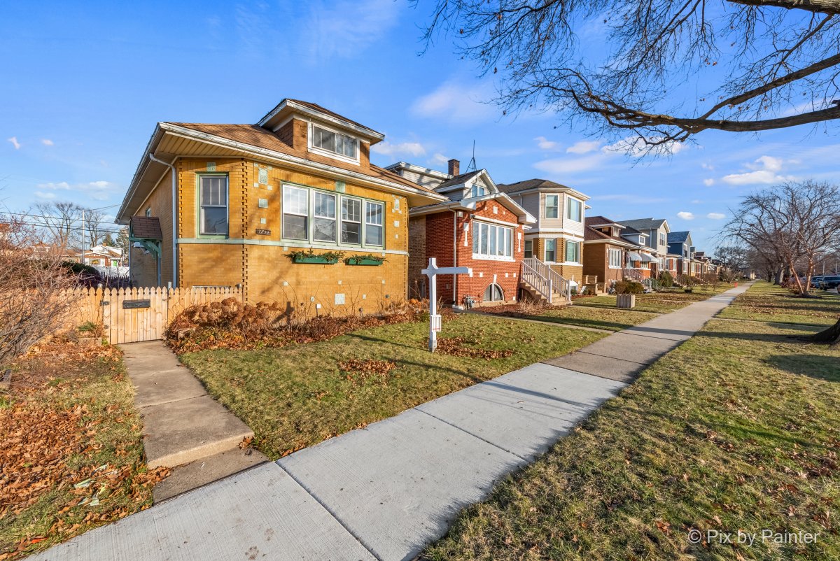 Elmwood Park Essence: Pix by Painter's Premier Real Estate Photography 