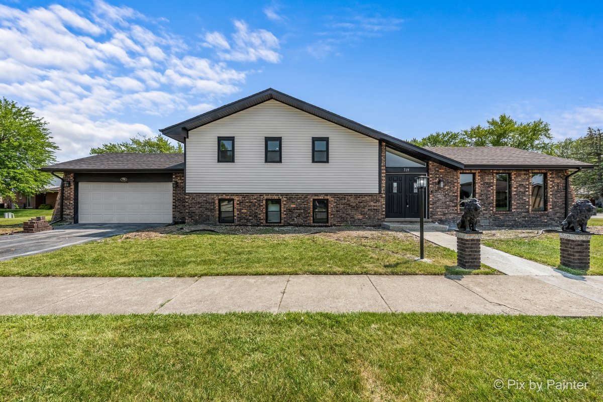 Glenwood's Charm Illuminated: Pix by Painter's Premier Real Estate Photography 