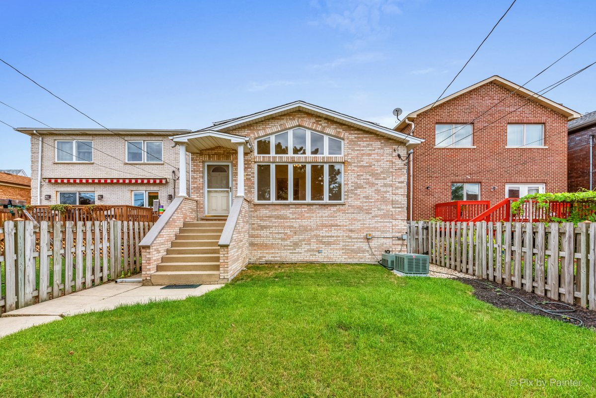 Harwood Heights Harmony: Pix by Painter's Premier Real Estate Photography 