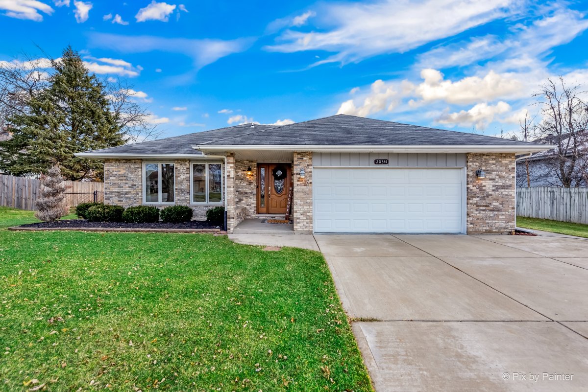 Orland Park Splendor: Pix by Painter's Premier Real Estate Photography 
